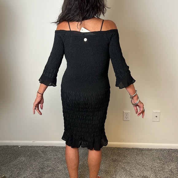 Figure flattering Designer off shoulder Black Dress - Picture 3 of 3